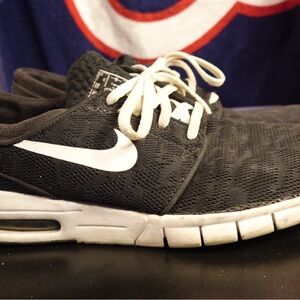 RESERVED FOR SOMEONE——NEW POST Nike Stefan Janoski shoes size 10.5.
